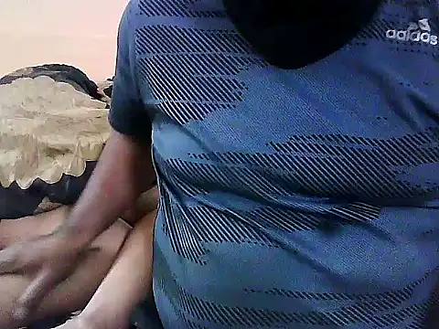 hotindianwife35's cam snapshot