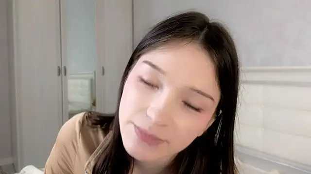 YvonneShames live sex cam