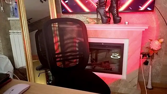 MiaRouge's cam snapshot