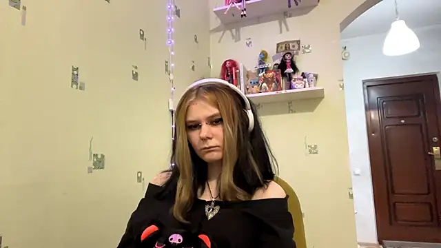 TraceeSchutt's cam snapshot