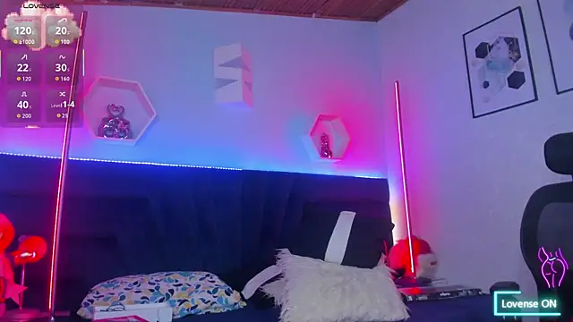 alice_kingsley_'s cam snapshot