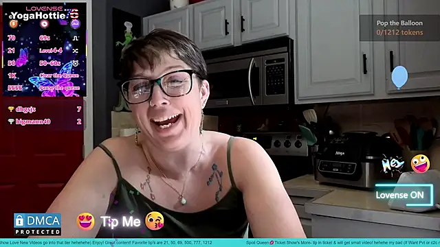 YogaHottie76's cam snapshot