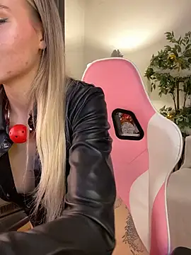 MistressMommyKate's cam snapshot