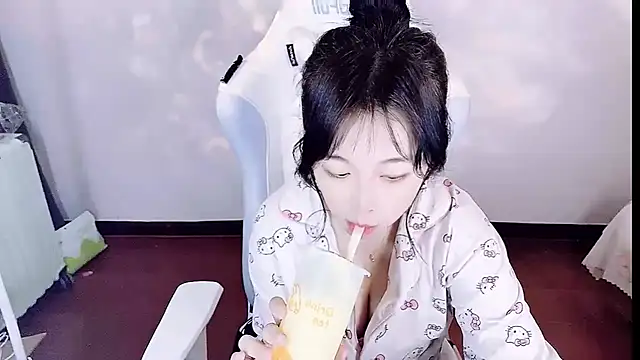 -huahua-'s cam snapshot