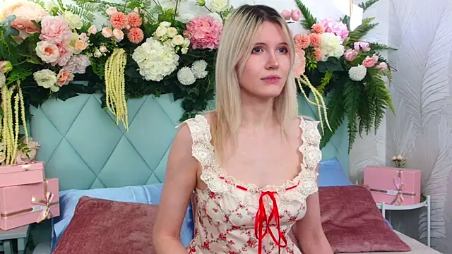 NellieLoyns's cam snapshot