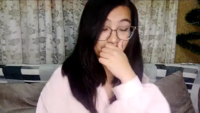 LinneaHyles live sex cam