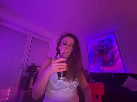 HotMilfLily's cam snapshot