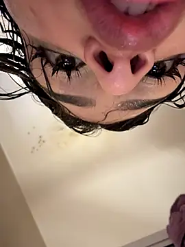 LucianaQuen's cam snapshot