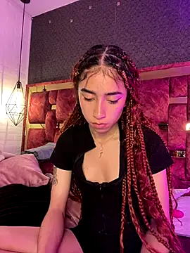 Emma_pinkk18's cam snapshot