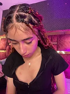 Emma_pinkk18's cam snapshot