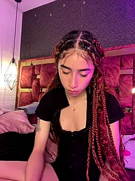 Emma_pinkk18's cam snapshot