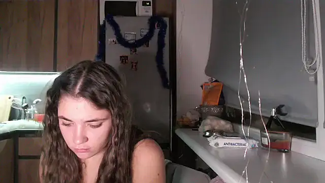 delightful_sofi's cam snapshot