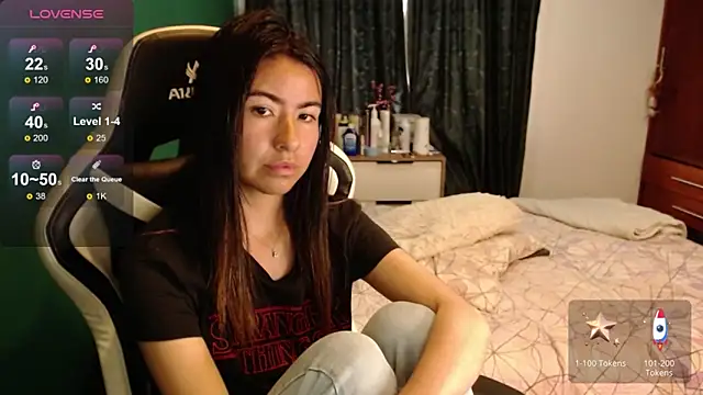 alice_middlee's cam snapshot