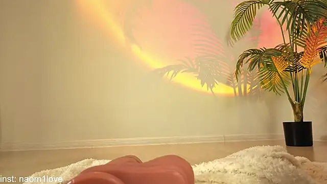 Naomi_Girly's cam snapshot