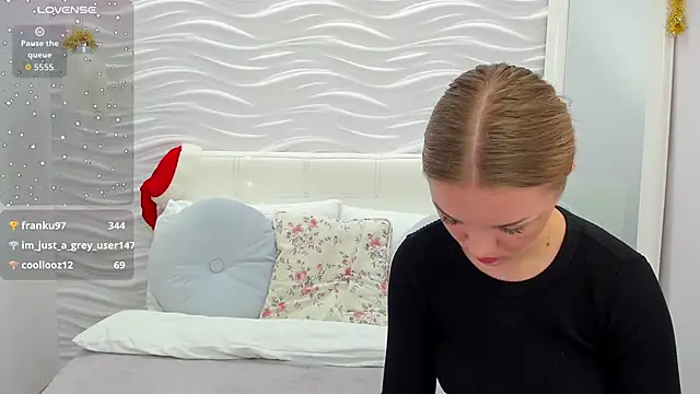 VirginOlly's cam snapshot