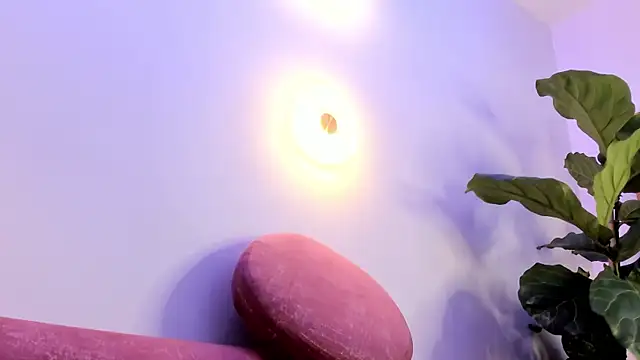 nicolle_pierce's cam snapshot