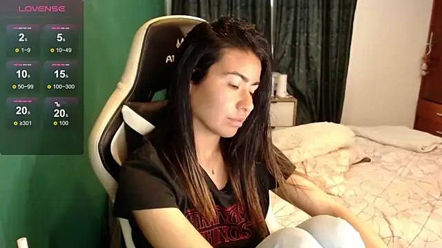 alice_middlee's cam snapshot