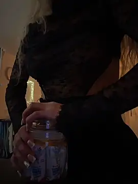 lilly_cherry69's cam snapshot