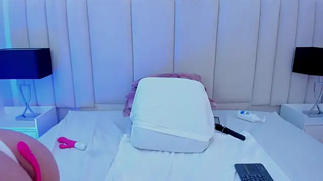 ChannelFox__'s cam snapshot