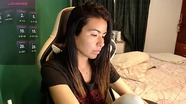 alice_middlee's cam snapshot