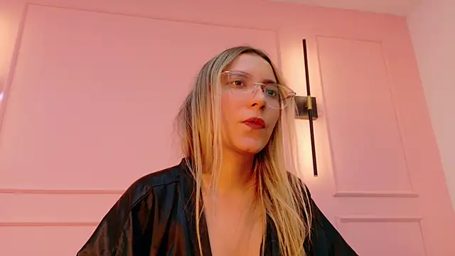 MaddieTease's cam snapshot