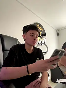 nico_18x live sex cam