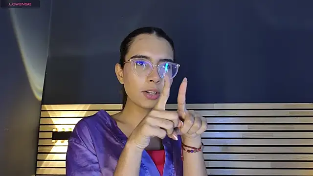 sara_saenz99 live sex cam