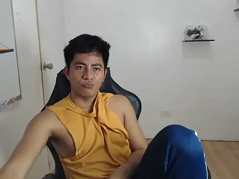 Lloyd_wintours's cam snapshot