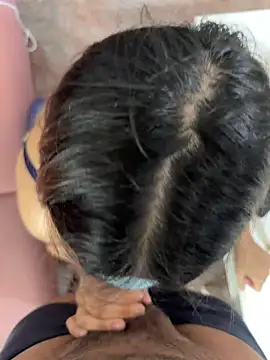 youngcoupleloverose's cam snapshot