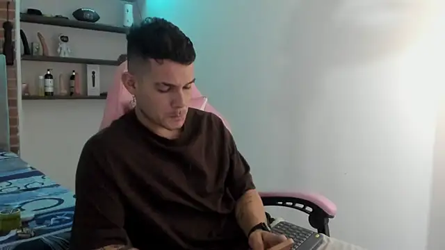 BooyHott_'s cam snapshot