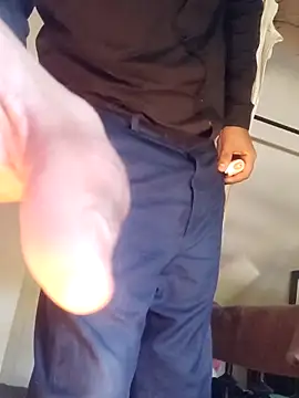 HORNY_SHAVED_GUY's cam snapshot