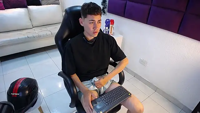 LoganFoster_'s cam snapshot