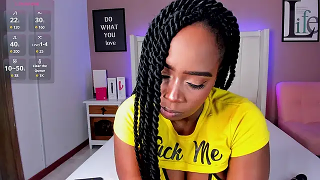 Britanymooree live sex cam