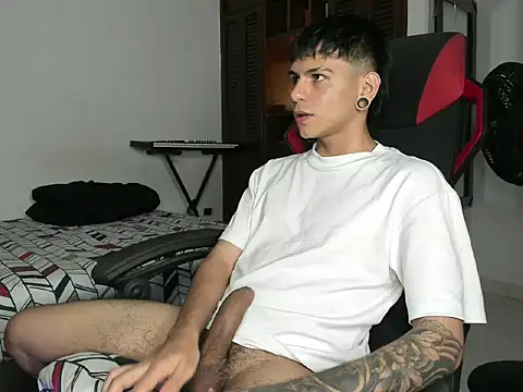 Austin_falcon's cam snapshot