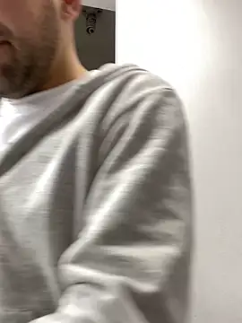 JuanZapata33 live sex cam