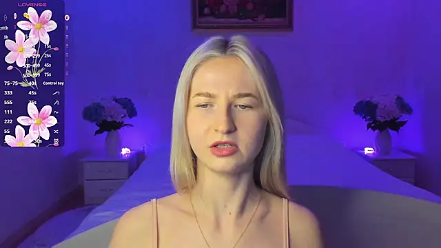 Julie_Blaze's cam snapshot