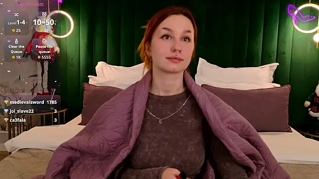 ClaireMathis's cam snapshot