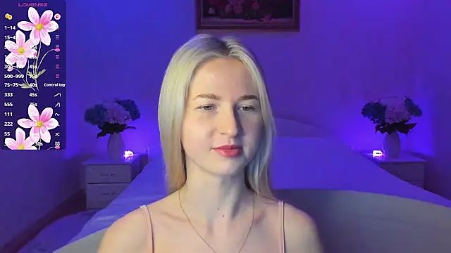 Julie_Blaze's cam snapshot