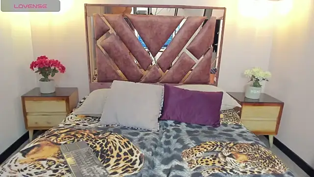 Juliette_Leroyy's cam snapshot