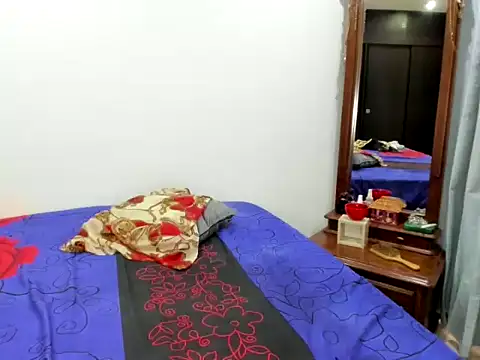 MonicaGarcia_'s cam snapshot