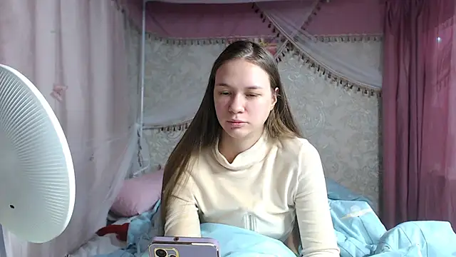 leila_bambi_'s cam snapshot