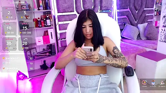 AliceWalker_11's cam snapshot