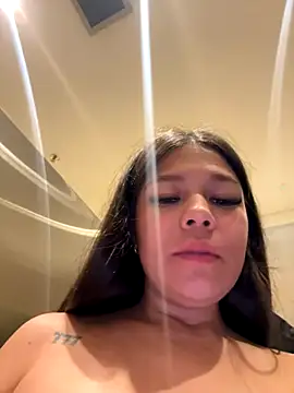 Alyshanon18's cam snapshot