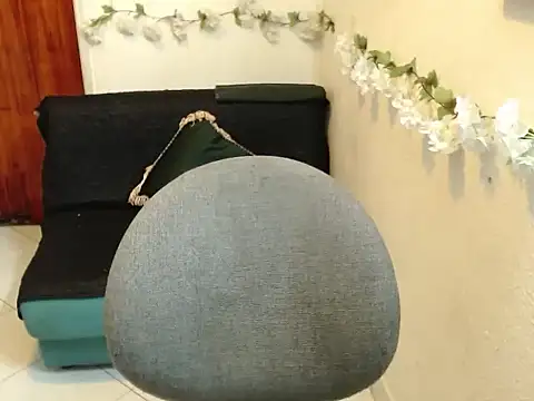 LuluKiss_'s cam snapshot