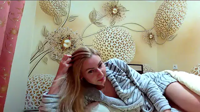 Yourrealgirl's cam snapshot