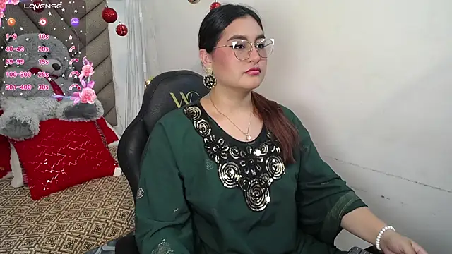 heluejamil's cam snapshot