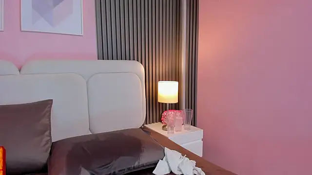 Clawdeen__wolf's cam snapshot