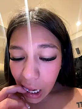 Alyshanon18 live sex cam