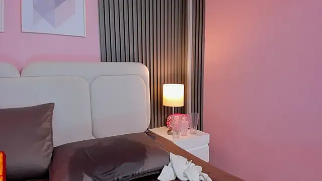 Clawdeen__wolf's cam snapshot