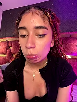 Emma_pinkk18's cam snapshot